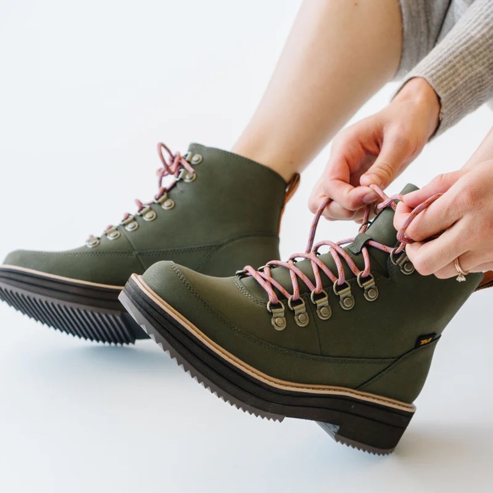 Reva Women’s Waterproof Midform Boot - Size 8